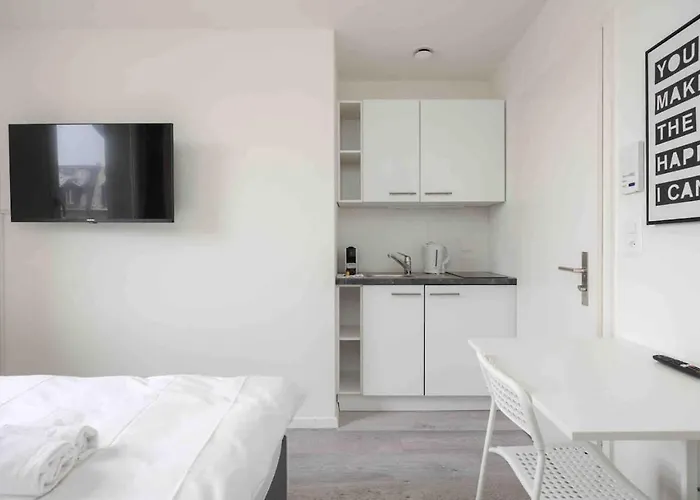 Urban Oasis With Queen Bed And View Be-42 Zurich