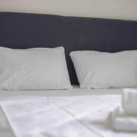 Urban Oasis With Queen Bed And View Be-42 Apartmán