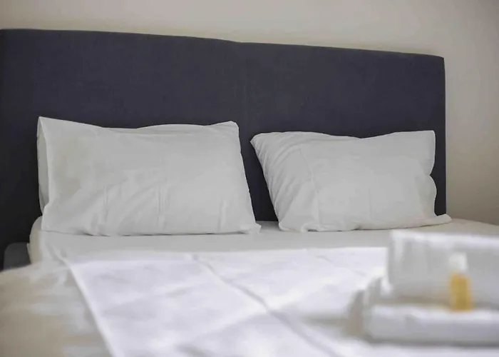 Urban Oasis With Queen Bed And View Be-42 Daire